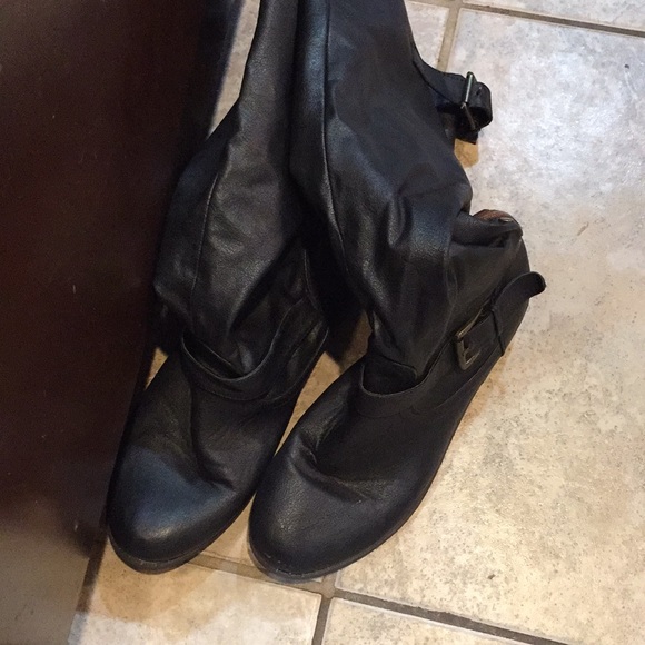 Boots - Picture 3 of 8